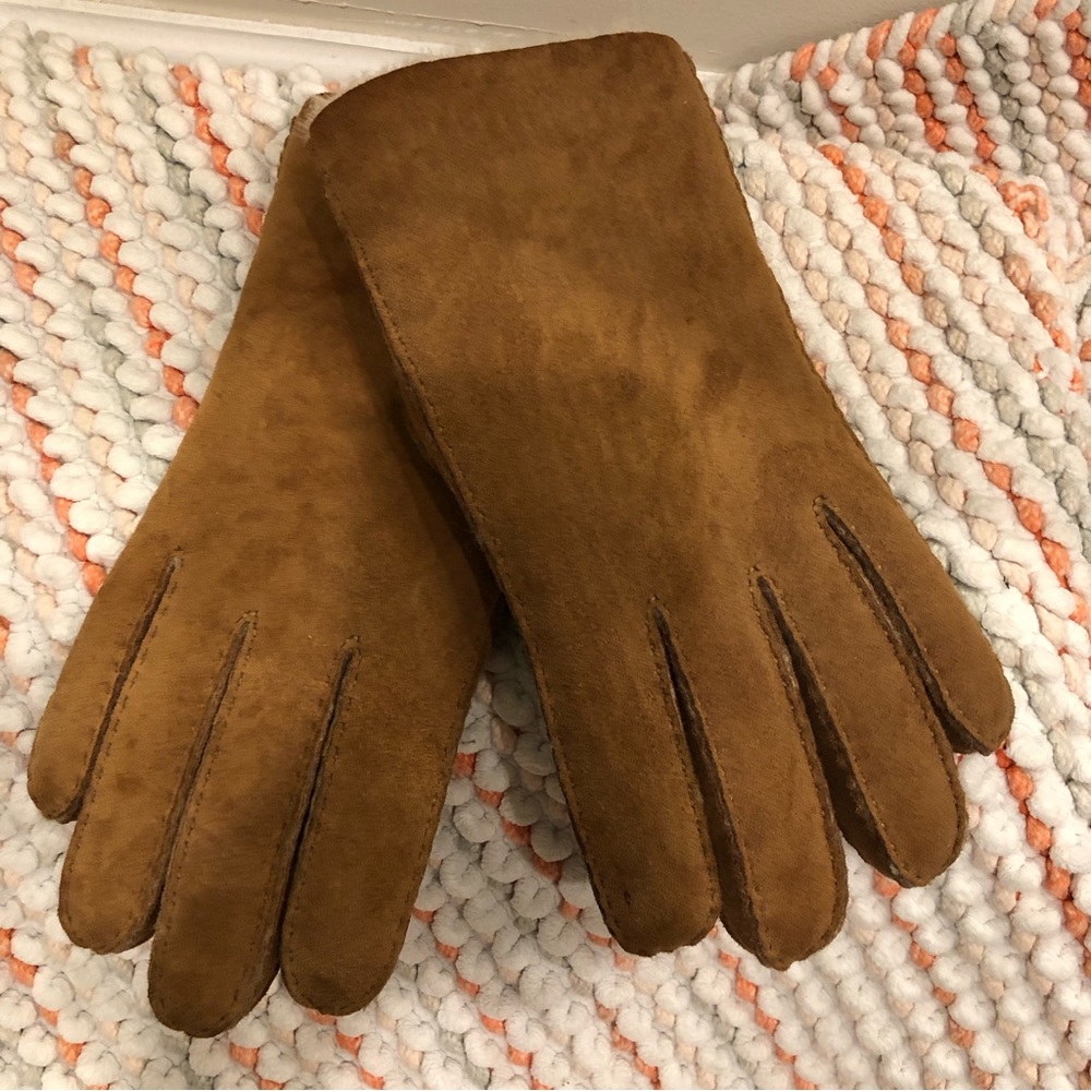 COPY - UGG Gloves: new listing for
